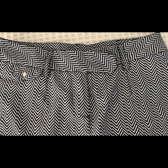 VTG Puma Novelty Graphic Chevron Golf Shorts Sz. 4 Black/White Summer Tee Off - Picture 3 of 5